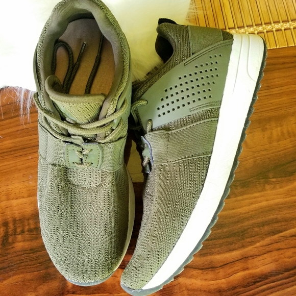 Green sneakes champion shoes/athletic - Picture 4 of 7